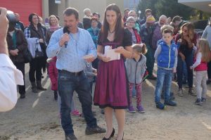 009k-Speaker und Prsident VZG Neuenkirch H.P. Krauer mit Knigin Andrea Furrer